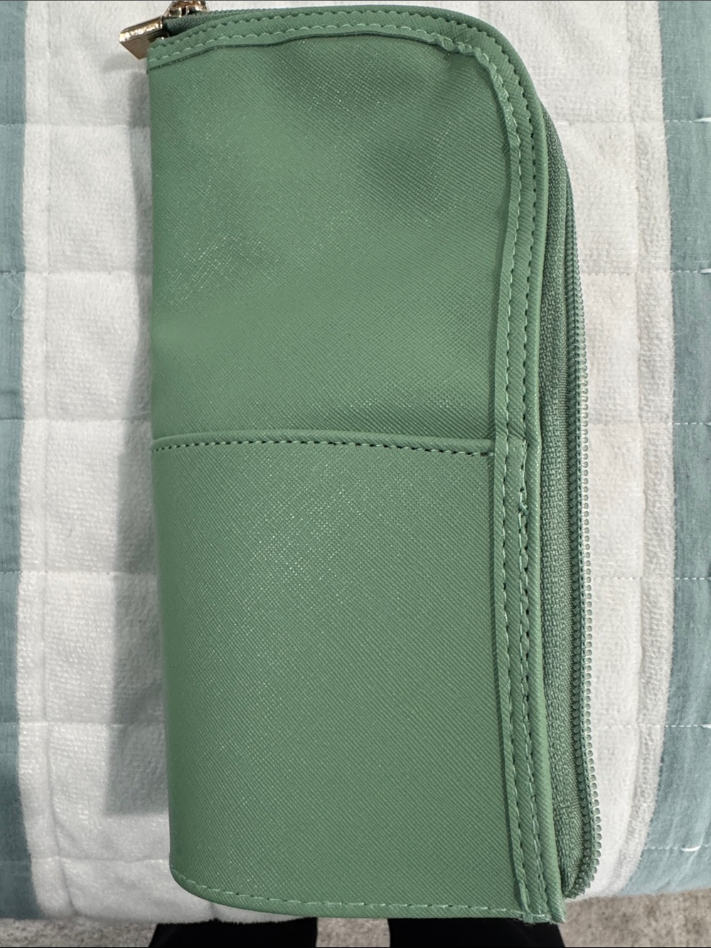Mint Green Zip-Around toiletry/makeup brush organizer